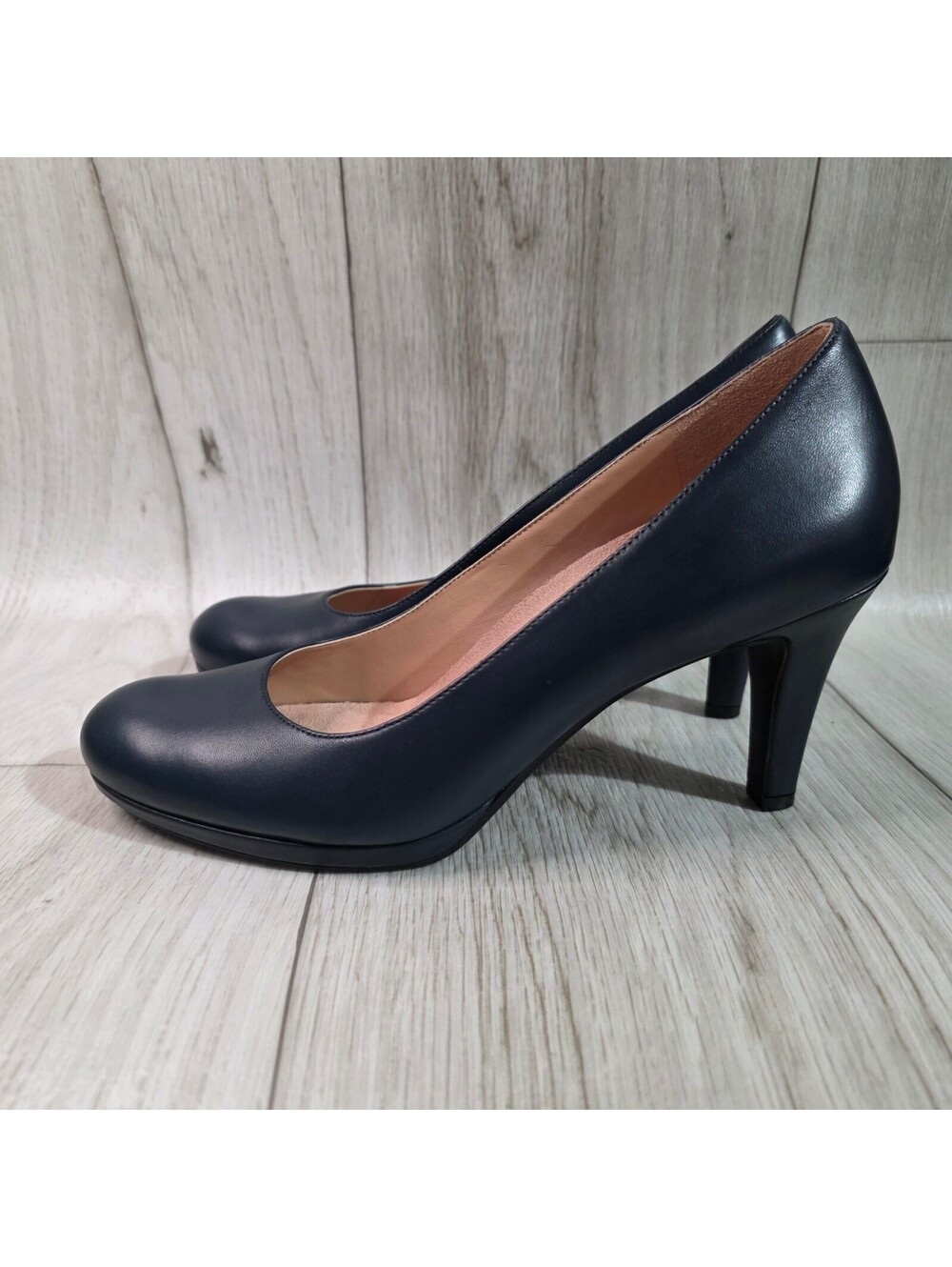 Naturalizer Michelle 9M Navy Leather Pumps Heels Comfy Cushion Flight Attendant